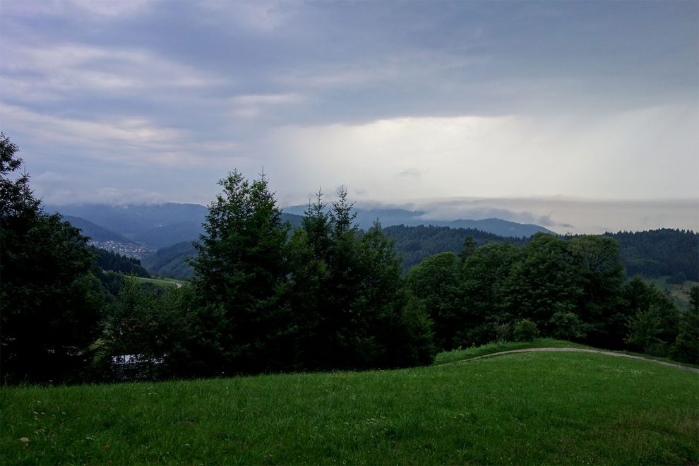 Nationalpark Schwarzwald Magazin, Bild des Tages, Seebachtal-Blick mit Gewitterstimmung am 03. August 2017